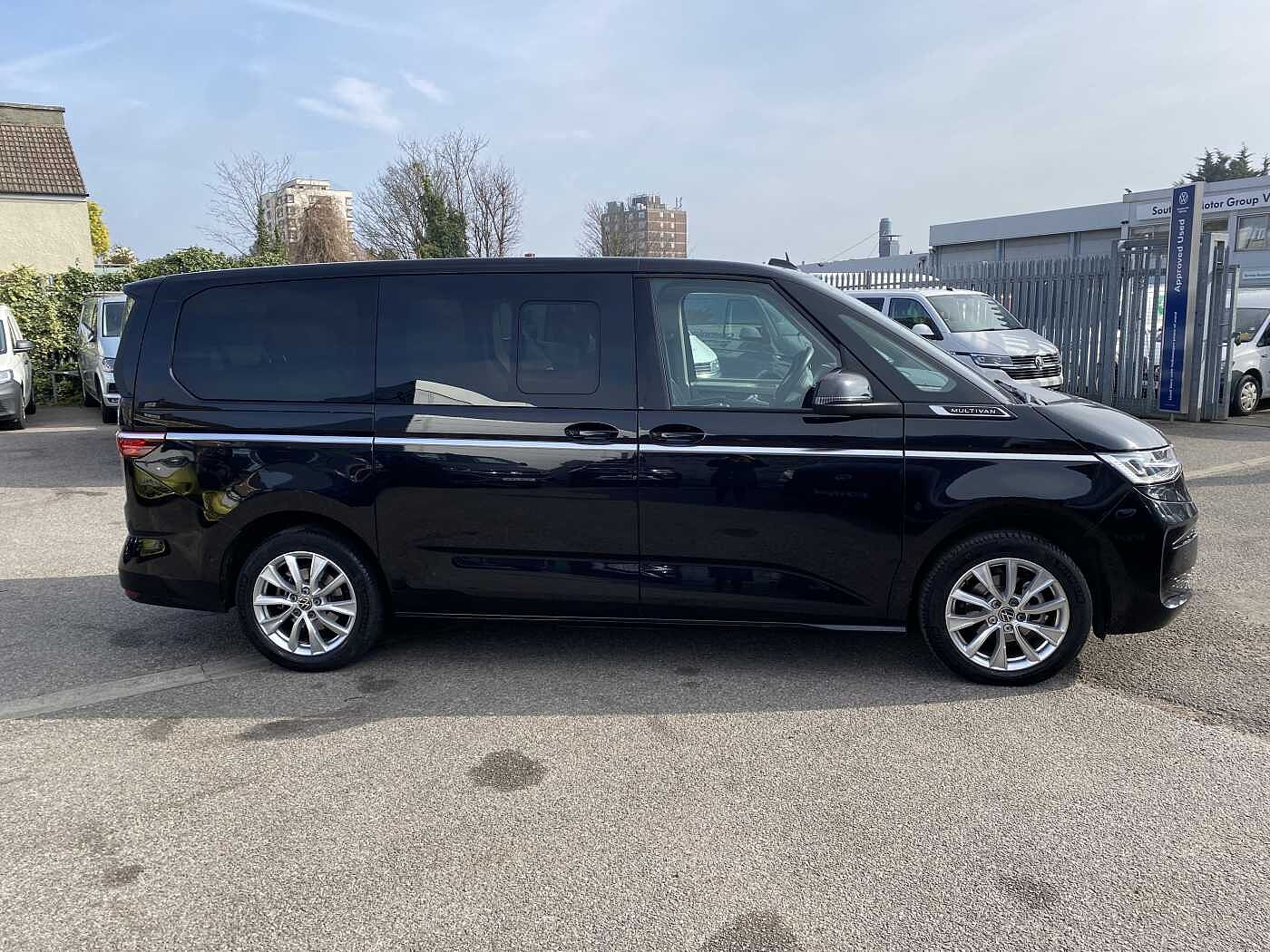 Volkswagen Multivan LWB Style 2.0 TDI 150PS DSG 7 Seat LWB
