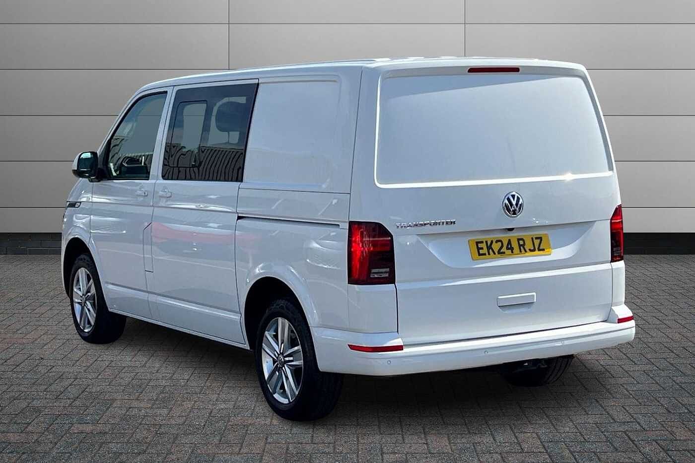 Volkswagen Transporter 2.0 TDI T32 Highline Crew Van Double Cab 5dr Diesel DSG FWD SWB Euro 6 (s/s