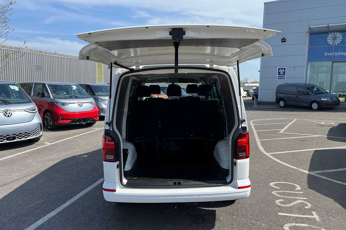 Volkswagen Transporter 2.0 TDI T32 Highline Crew Van Double Cab 5dr Diesel DSG FWD SWB Euro 6 (s/s